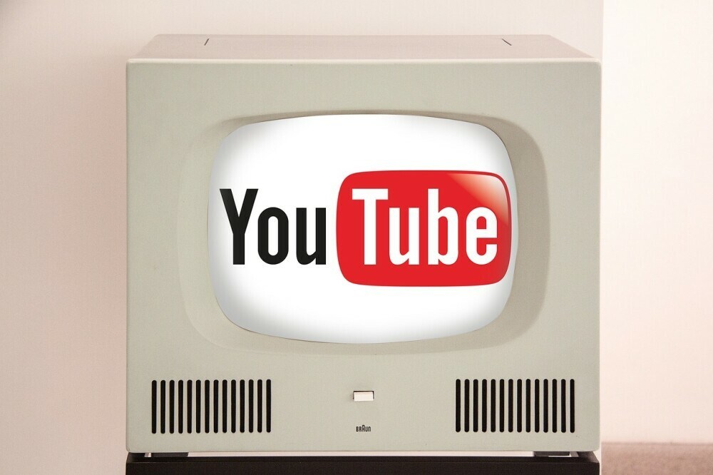youtube-logo-on-screen